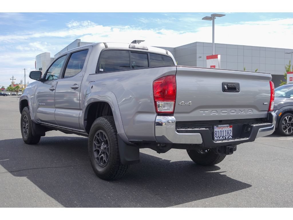 Used 2017 Toyota Tacoma SR5 w/ Tow Package AWD/4WD image 5