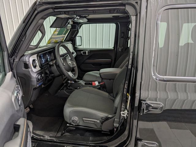 Used 2025 Jeep Wrangler Unlimited Sahara AWD/4WD image 13