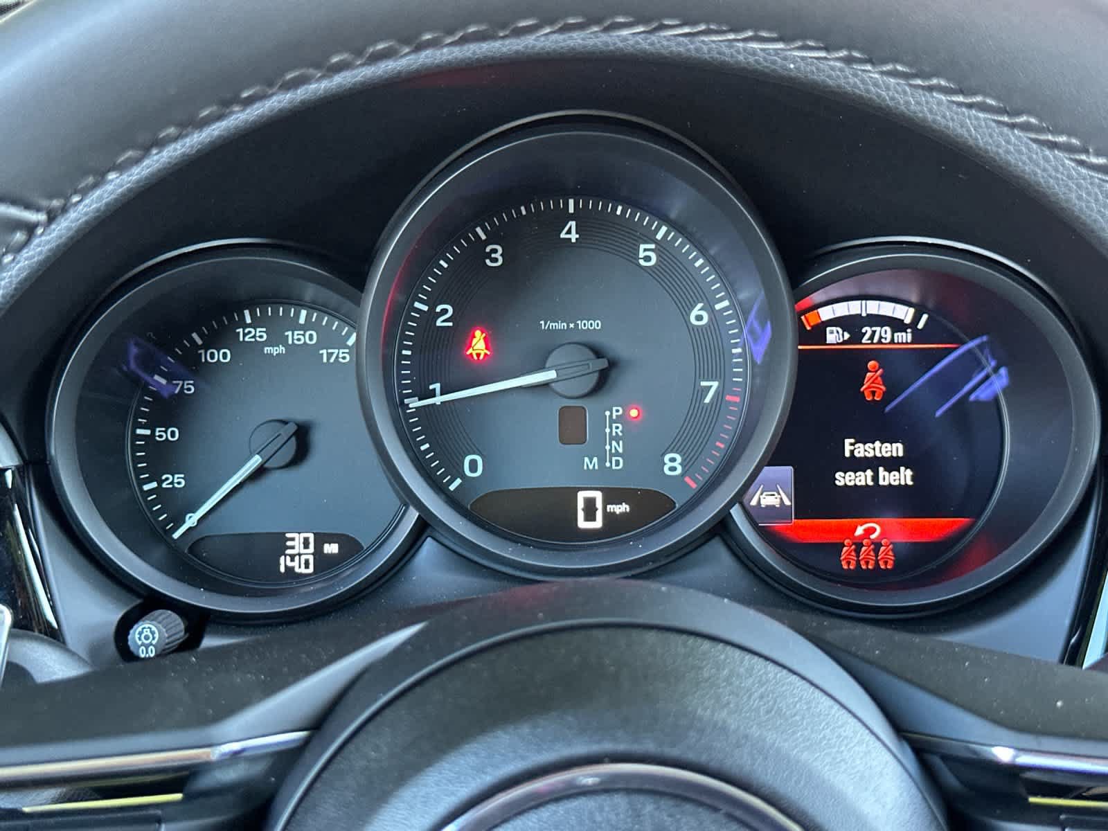 Certified 2025 Porsche Macan AWD/4WD image 28