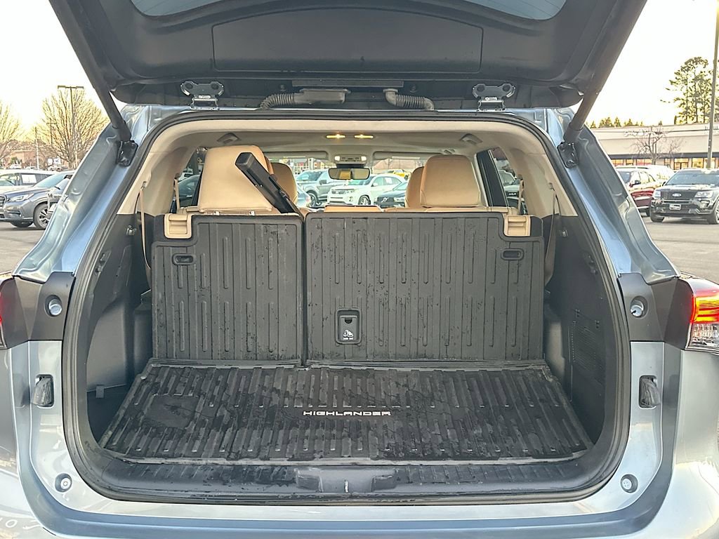Used 2024 Toyota Highlander XLE image 16