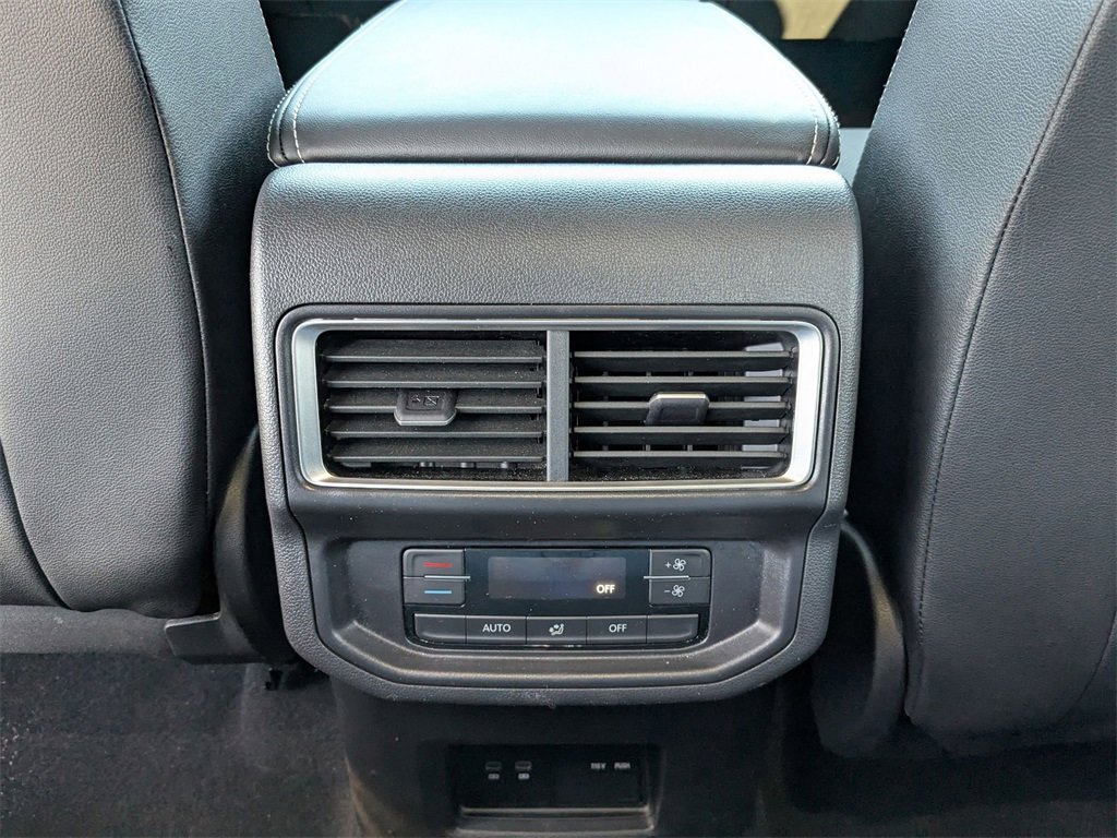 Used 2025 Volkswagen Atlas SE image 29