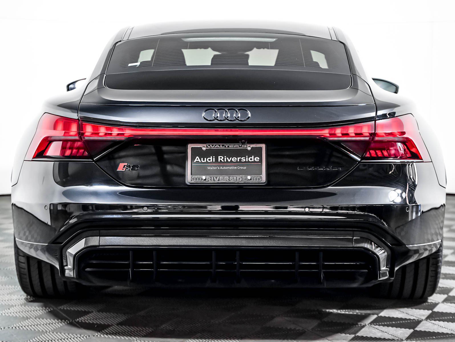 Used 2024 Audi RS e-tron GT w/ Carbon Performance Package AWD/4WD image 9