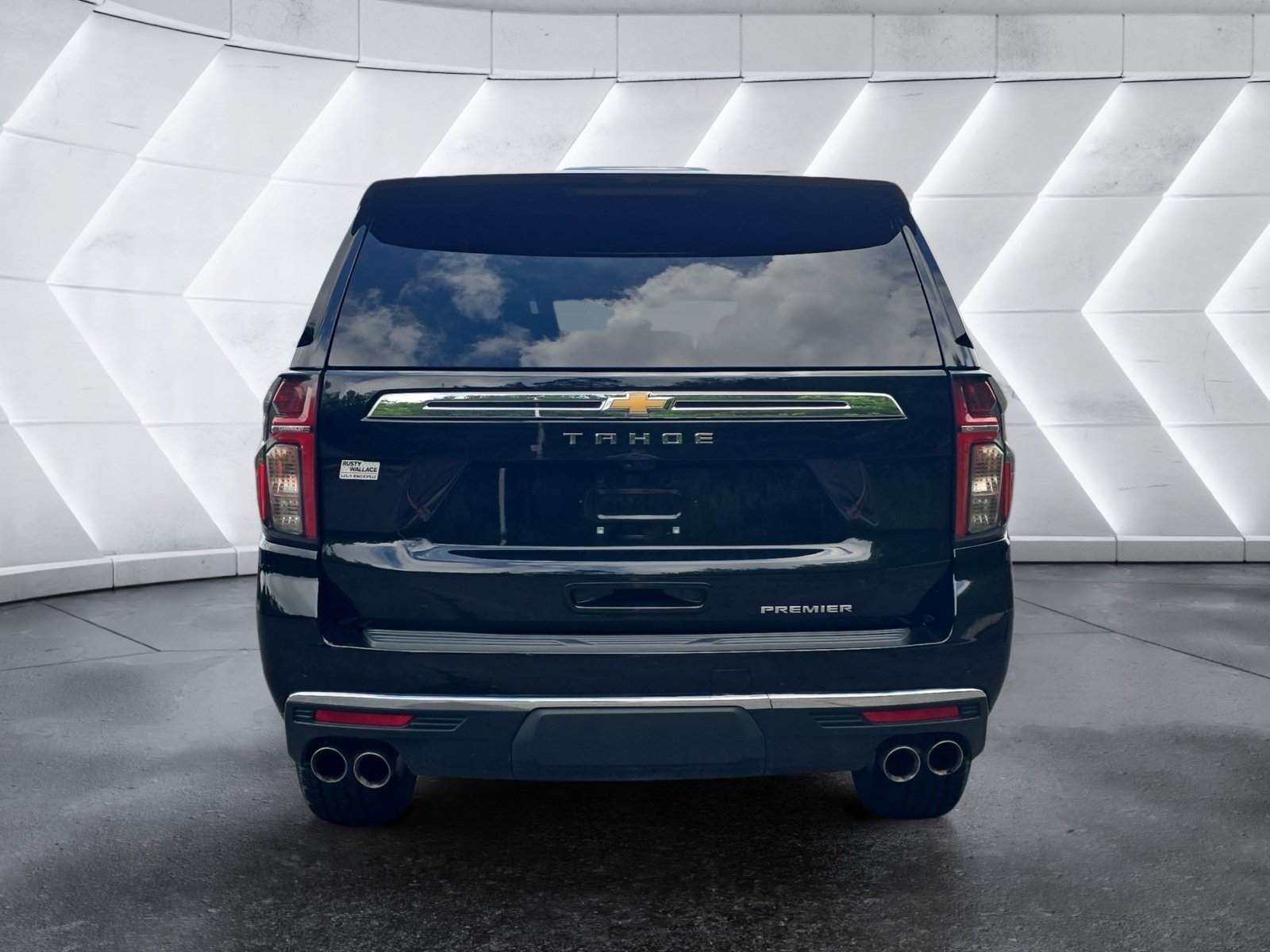 Used 2021 Chevrolet Tahoe Premier w/ Premium Package AWD/4WD image 4