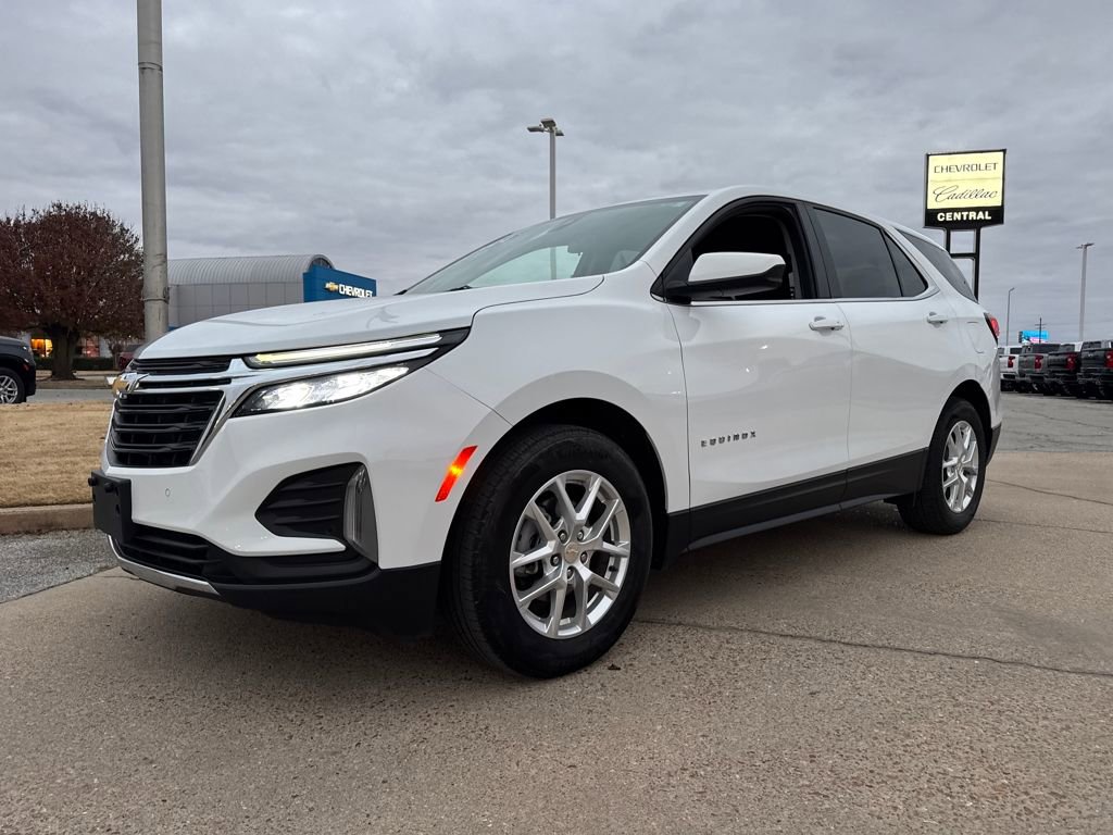 Used 2024 Chevrolet Equinox LT image 2