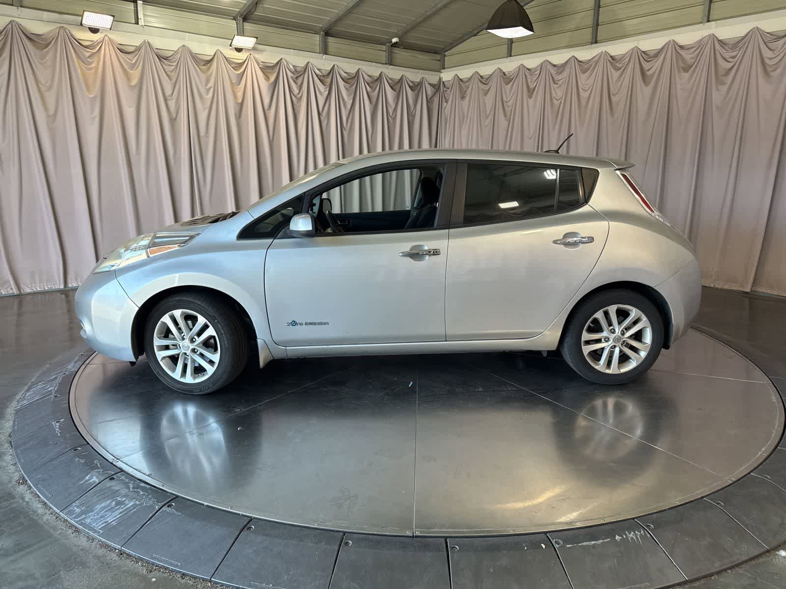 Used 2015 Nissan Leaf S FWD image 5