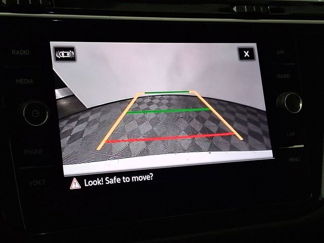 Used 2021 Volkswagen Tiguan SE R-Line image 4