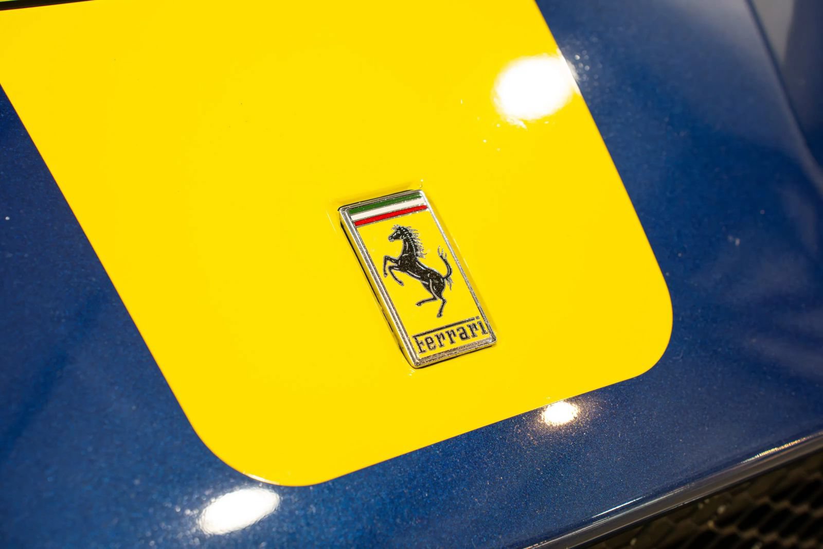 Used 2019 Ferrari 812 Superfast RWD image 16