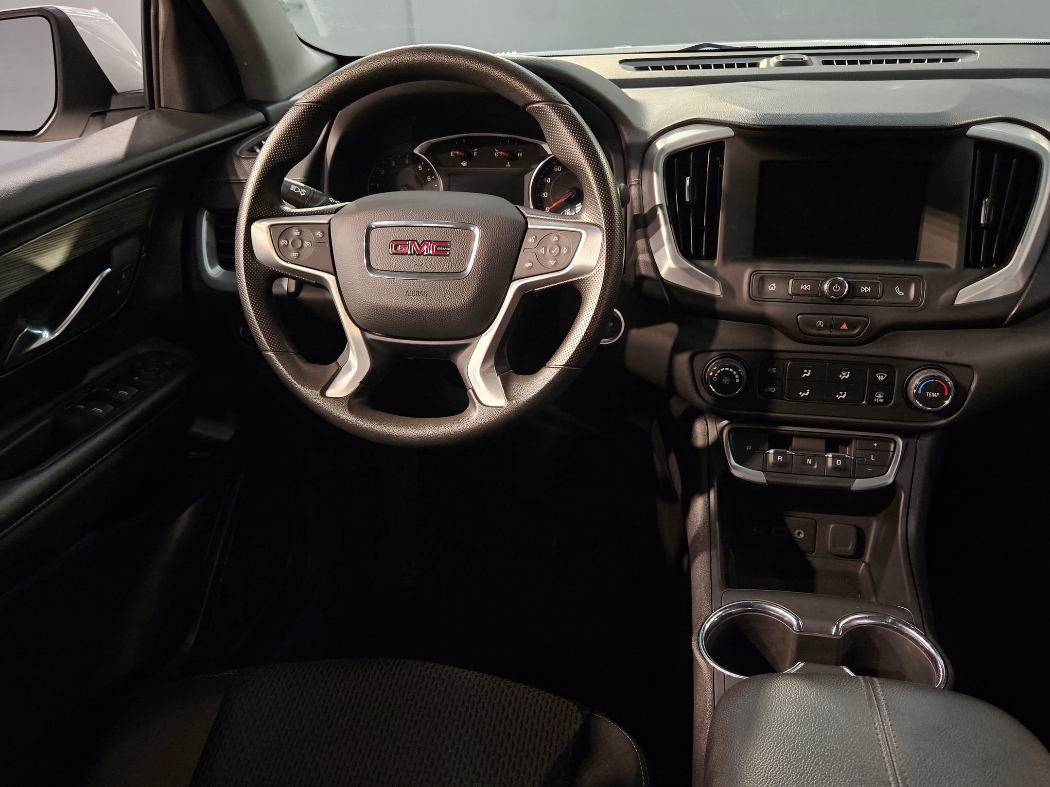 Used 2024 GMC Terrain SLE image 9