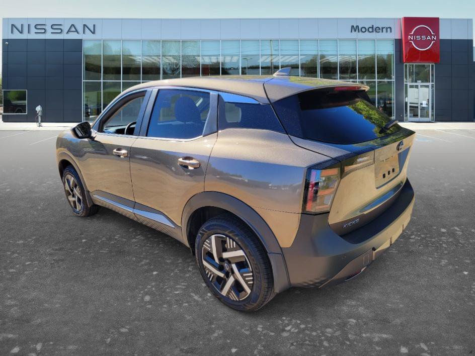 Certified 2025 Nissan Kicks SV w/ Charging Package FWD image 7
