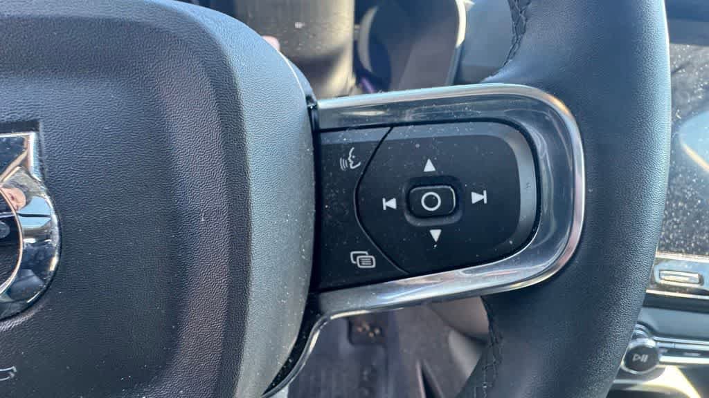 Certified 2023 Volvo XC40 B5 Plus w/ Driver Assist Package AWD/4WD image 19