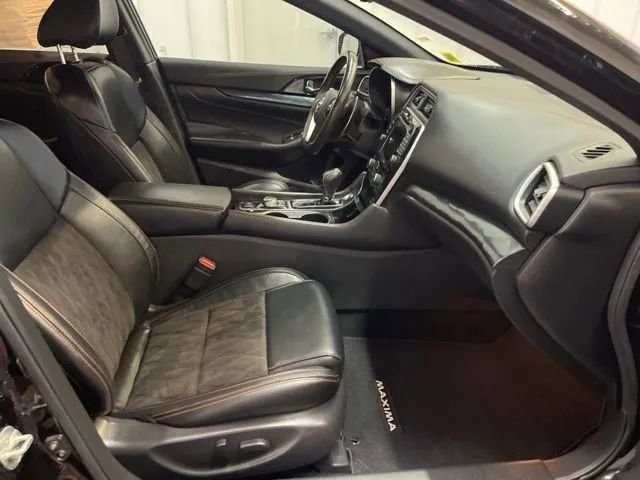 Used 2023 Nissan Maxima SR image 13