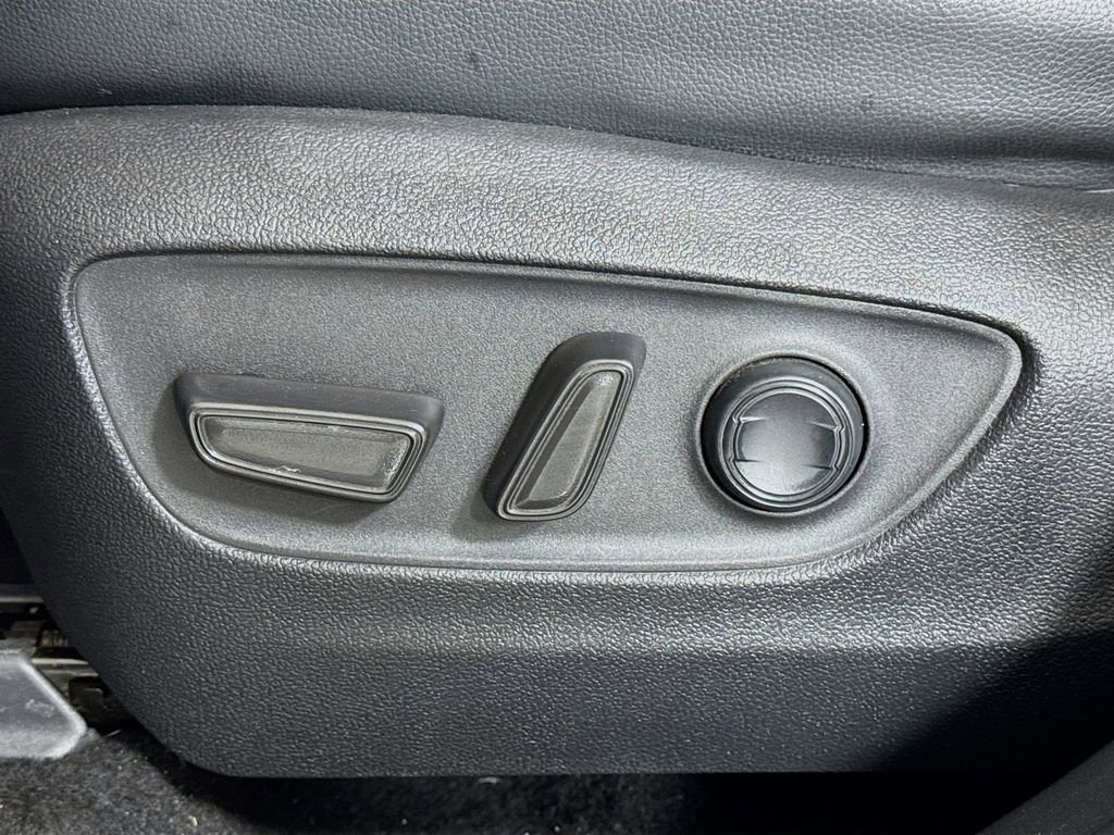 Used 2021 Toyota Highlander XLE AWD/4WD image 17
