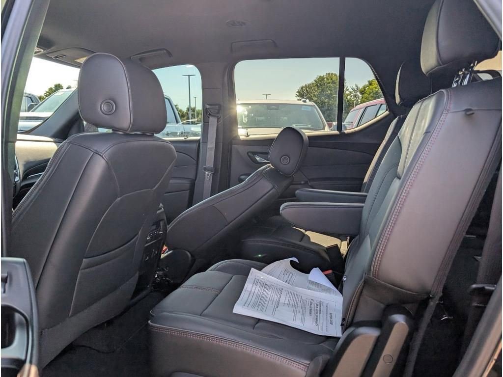 Used 2023 Chevrolet Traverse RS image 10