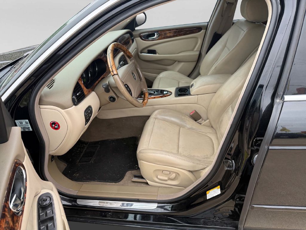 Used 2004 Jaguar XJ8 RWD image 18