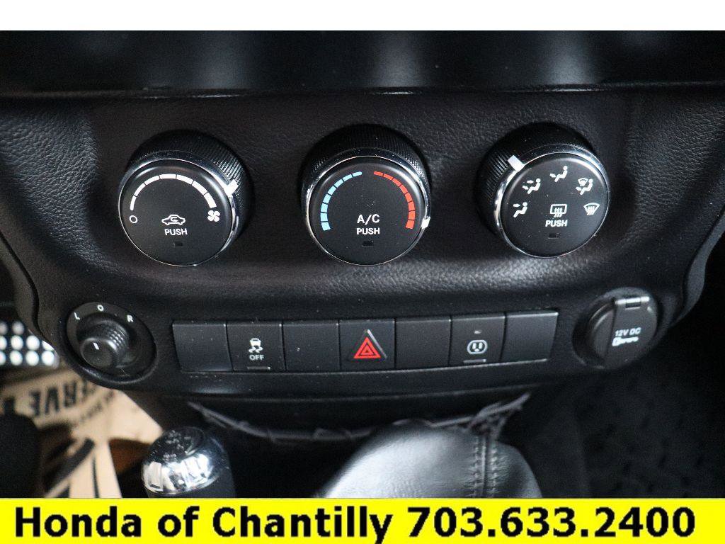 Used 2013 Jeep Wrangler Unlimited Sahara w/ Connectivity Group image 15