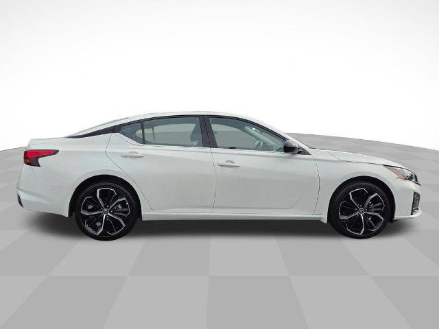 Certified 2025 Nissan Altima 2.5 SR AWD/4WD image 2