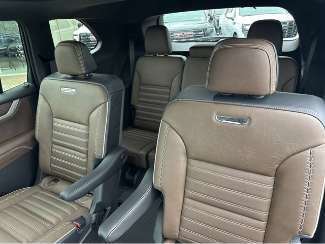 New 2026 GMC Acadia Denali Ultimate w/ LPO, Floor Liner Package AWD/4WD image 18