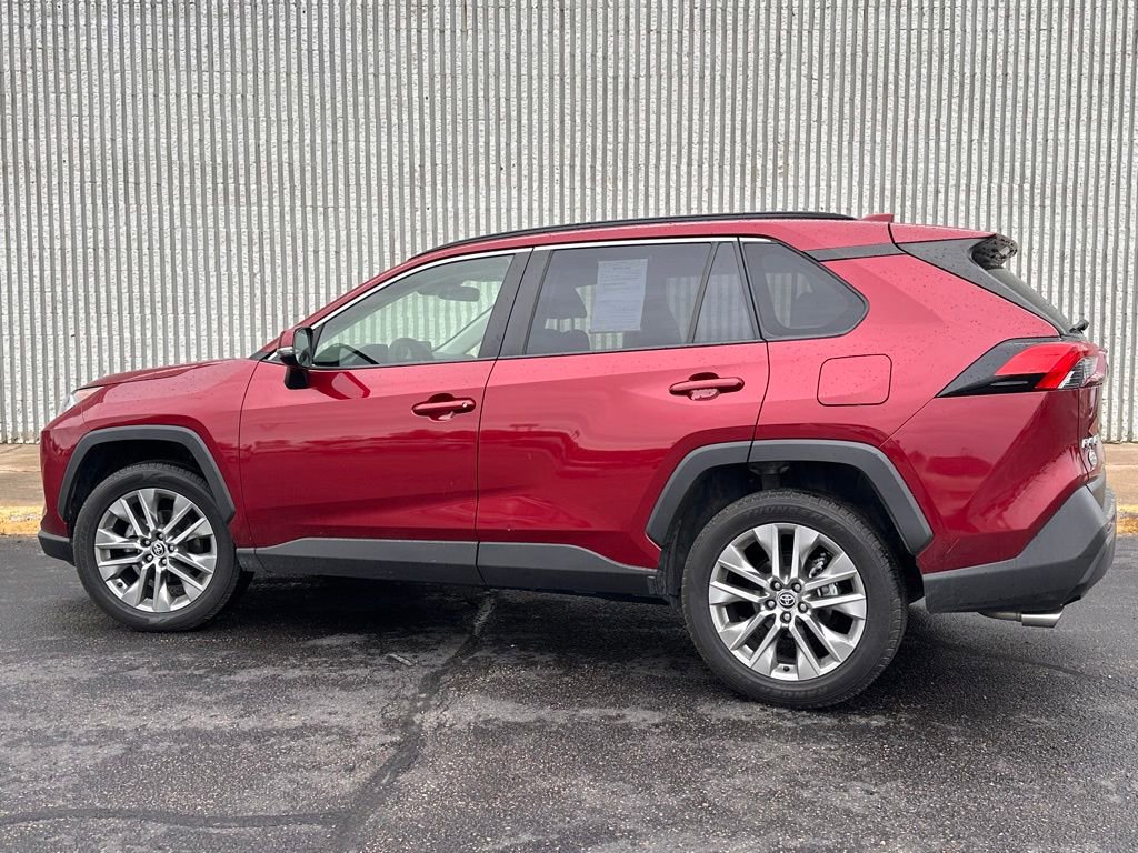 Used 2021 Toyota RAV4 XLE Premium AWD/4WD image 3