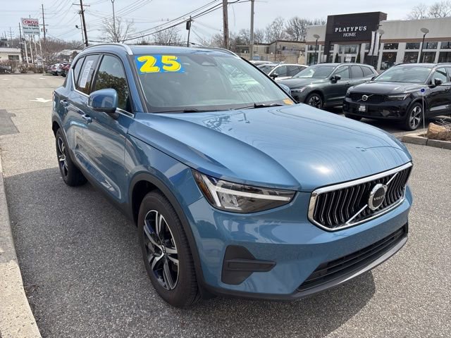Used 2025 Volvo XC40 B5 Core image 7