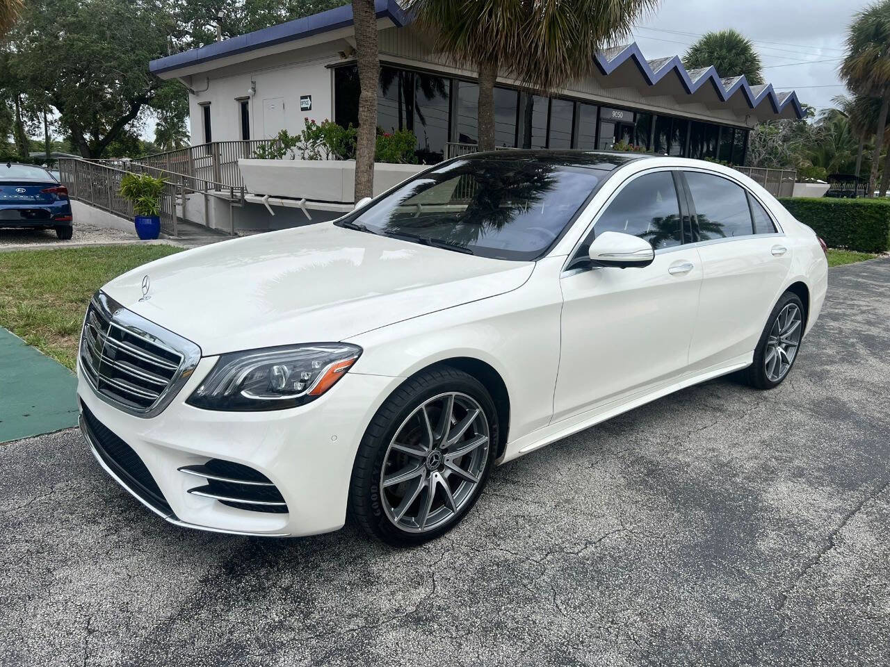Used 2019 Mercedes-Benz S 560 Sedan image 2