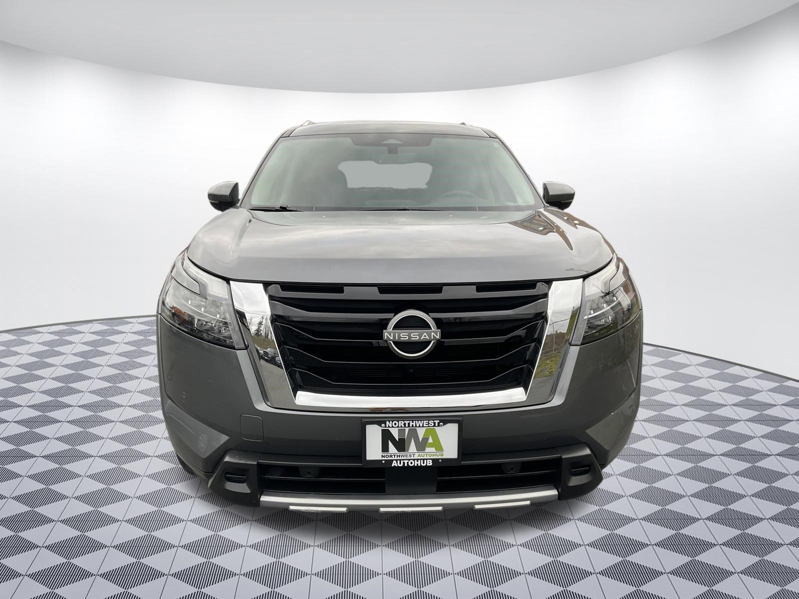 Used 2025 Nissan Pathfinder SL image 5