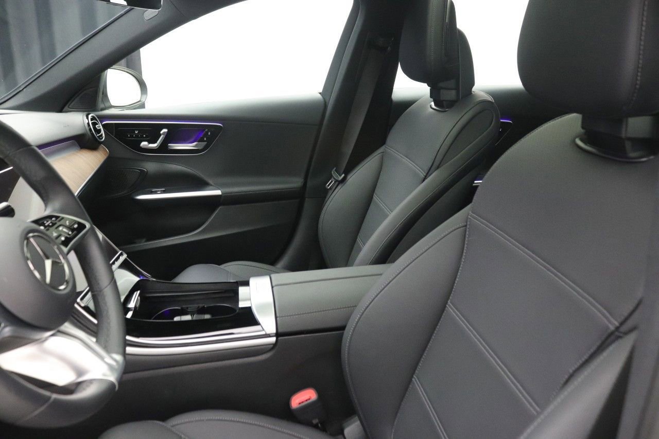 Used 2025 Mercedes-Benz C 300 4MATIC Sedan image 33