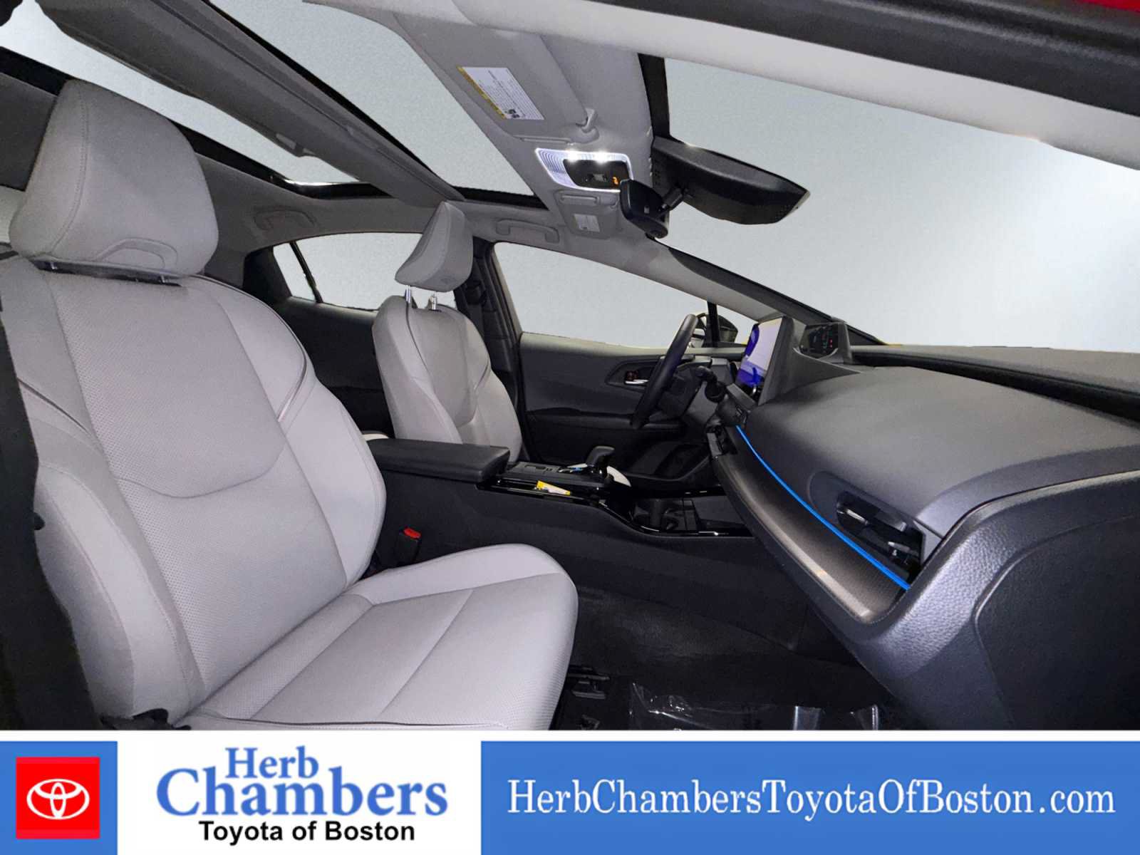 Used 2024 Toyota Prius XLE AWD/4WD image 7
