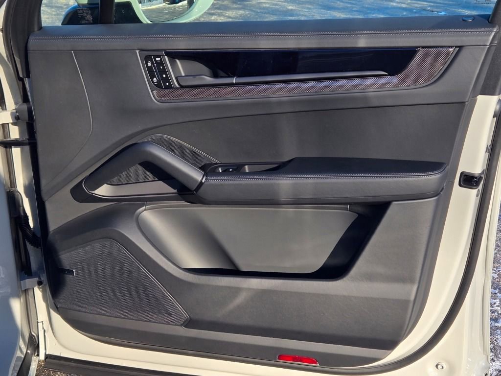 New 2026 Porsche Cayenne GTS image 34