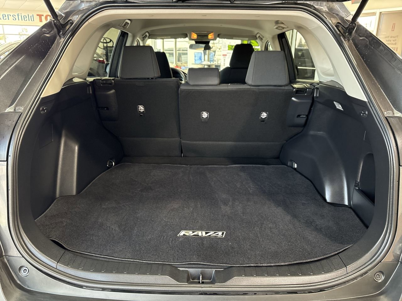 Used 2021 Toyota RAV4 LE w/ Carpet Mat Package (TMS) FWD image 23