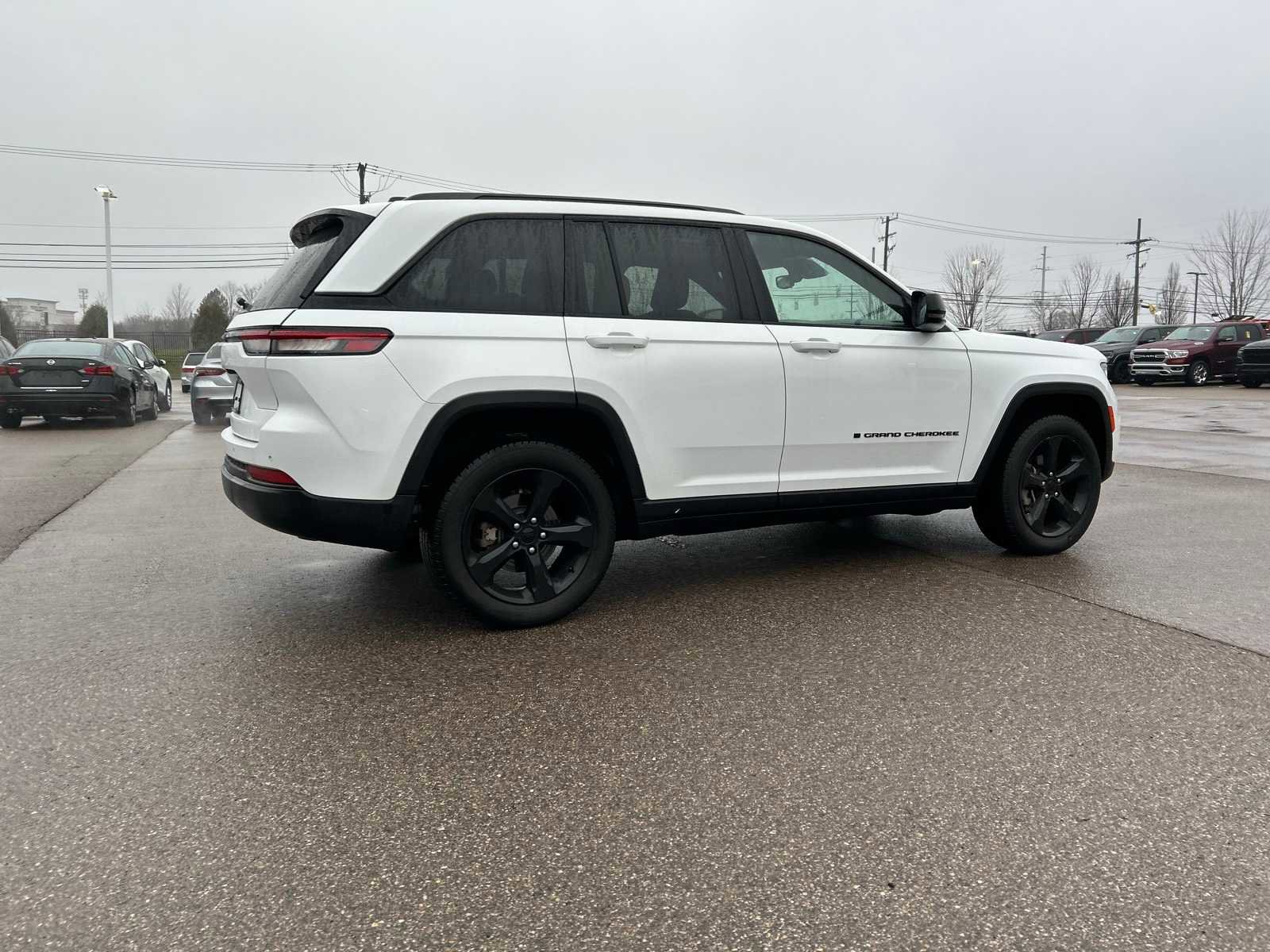 Used 2022 Jeep Grand Cherokee Altitude image 17