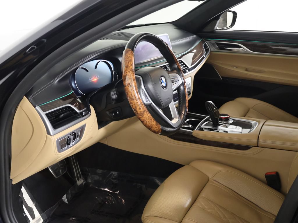 Used 2019 BMW 750i xDrive AWD/4WD image 29