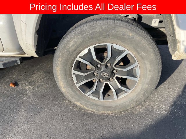Used 2020 Toyota Tacoma TRD Sport w/ Technology Package AWD/4WD image 4