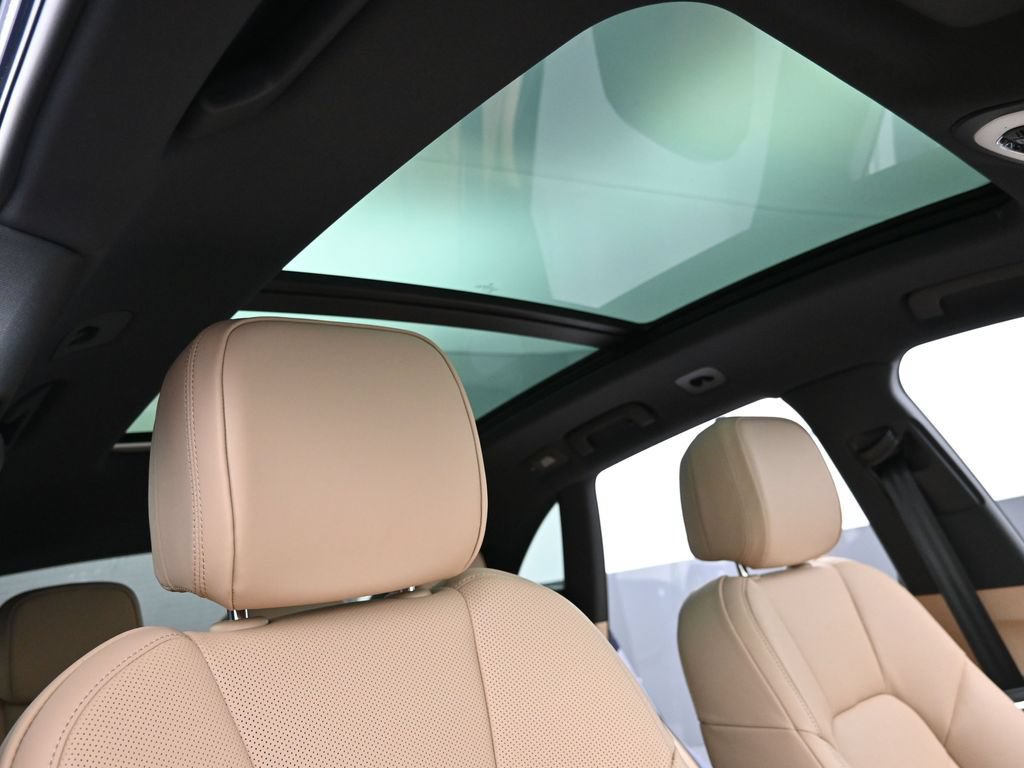 Certified 2026 Porsche Macan AWD/4WD image 20