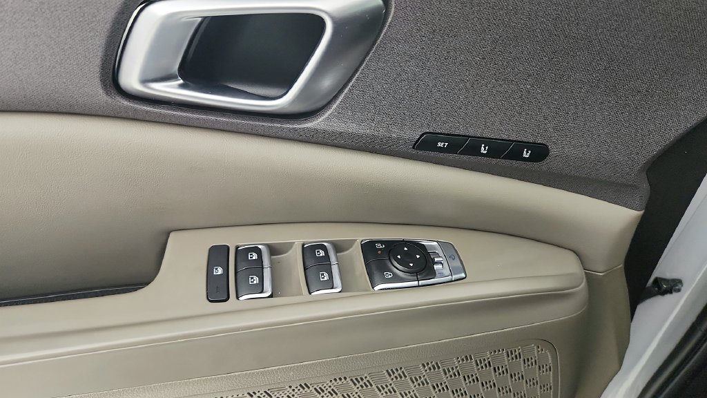 Used 2026 Kia Carnival EX FWD image 23