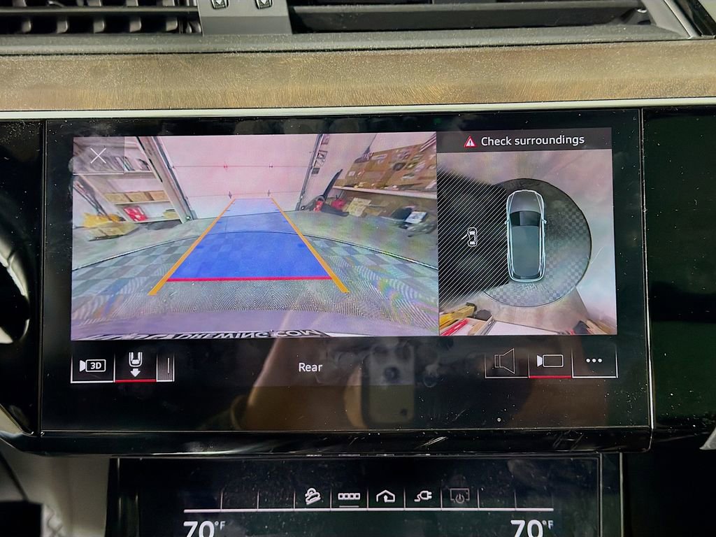 Used 2022 Audi e-tron Premium Plus image 18
