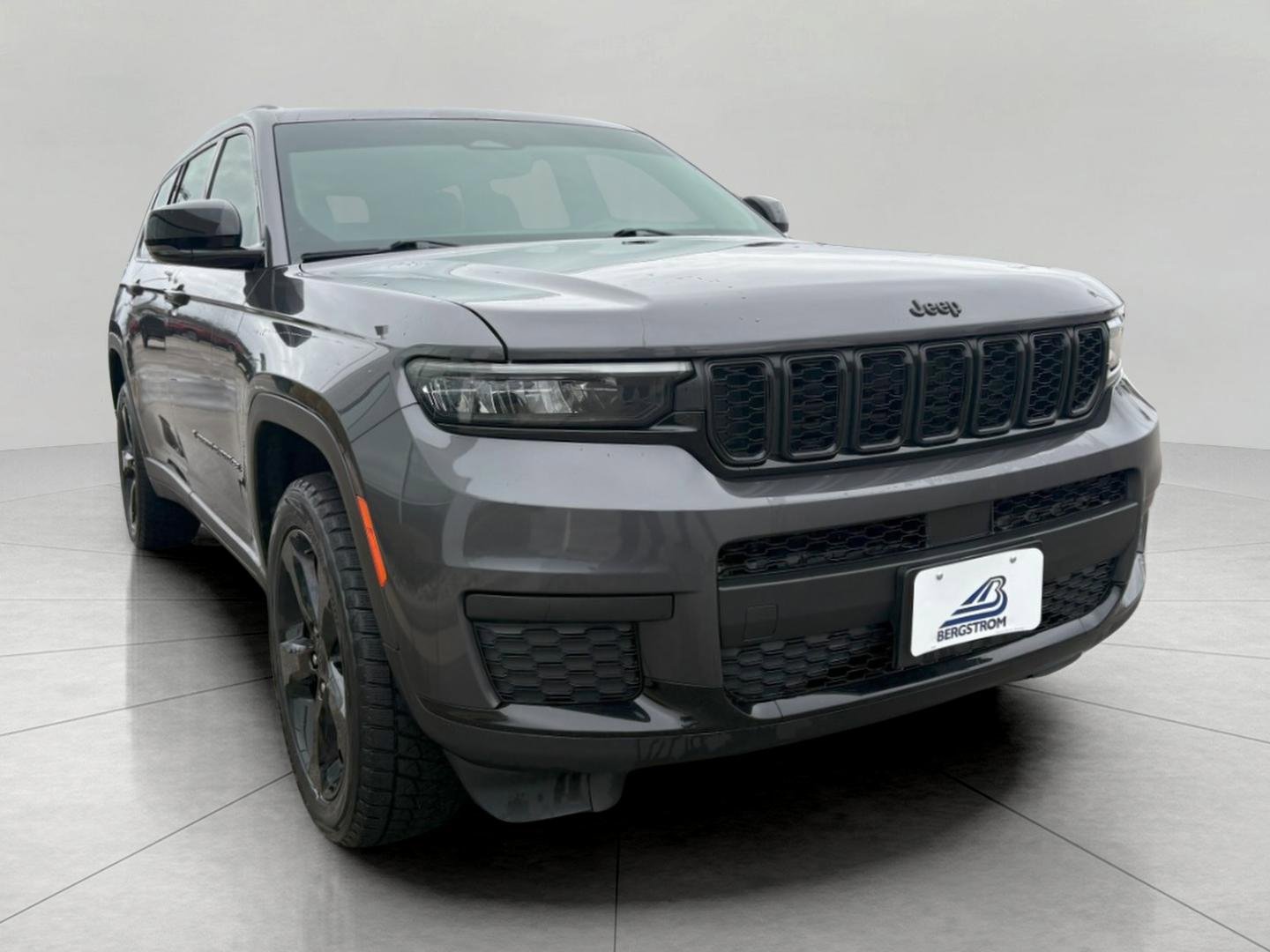 Used 2022 Jeep Grand Cherokee L Laredo image 1