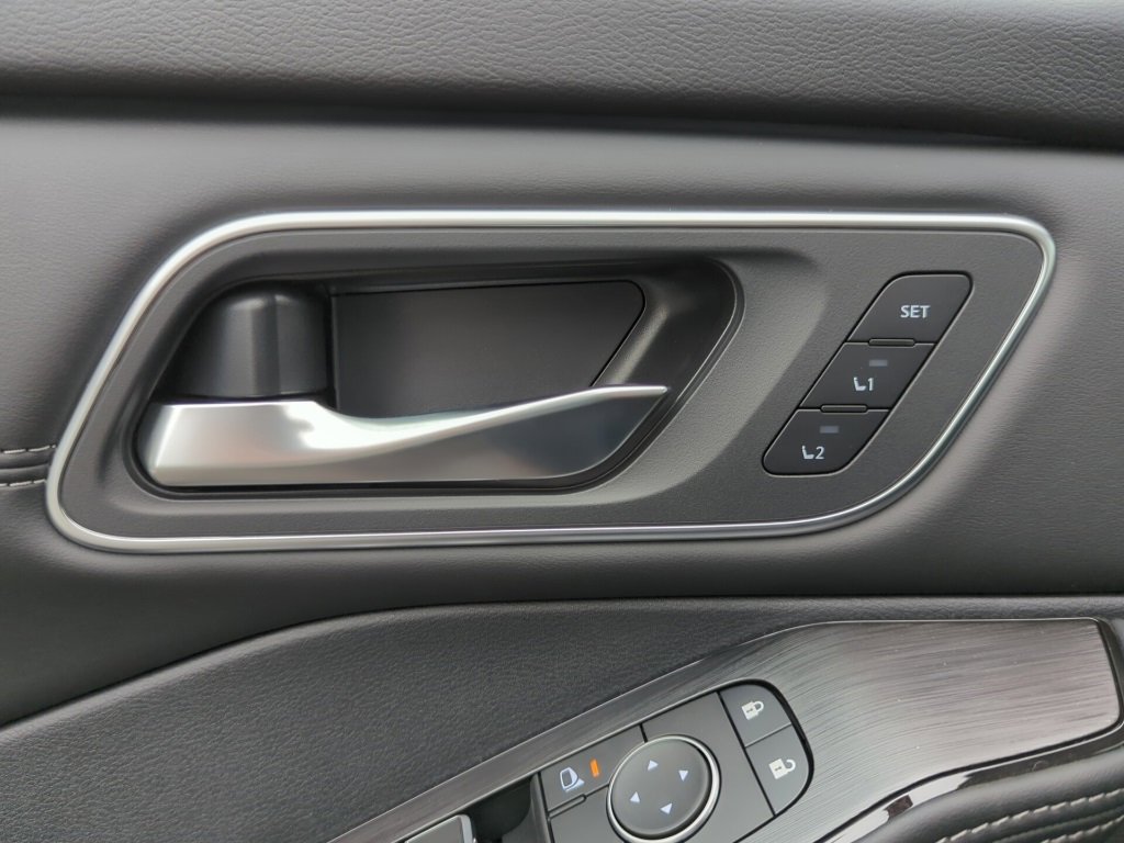 New 2026 Nissan Rogue Platinum image 10