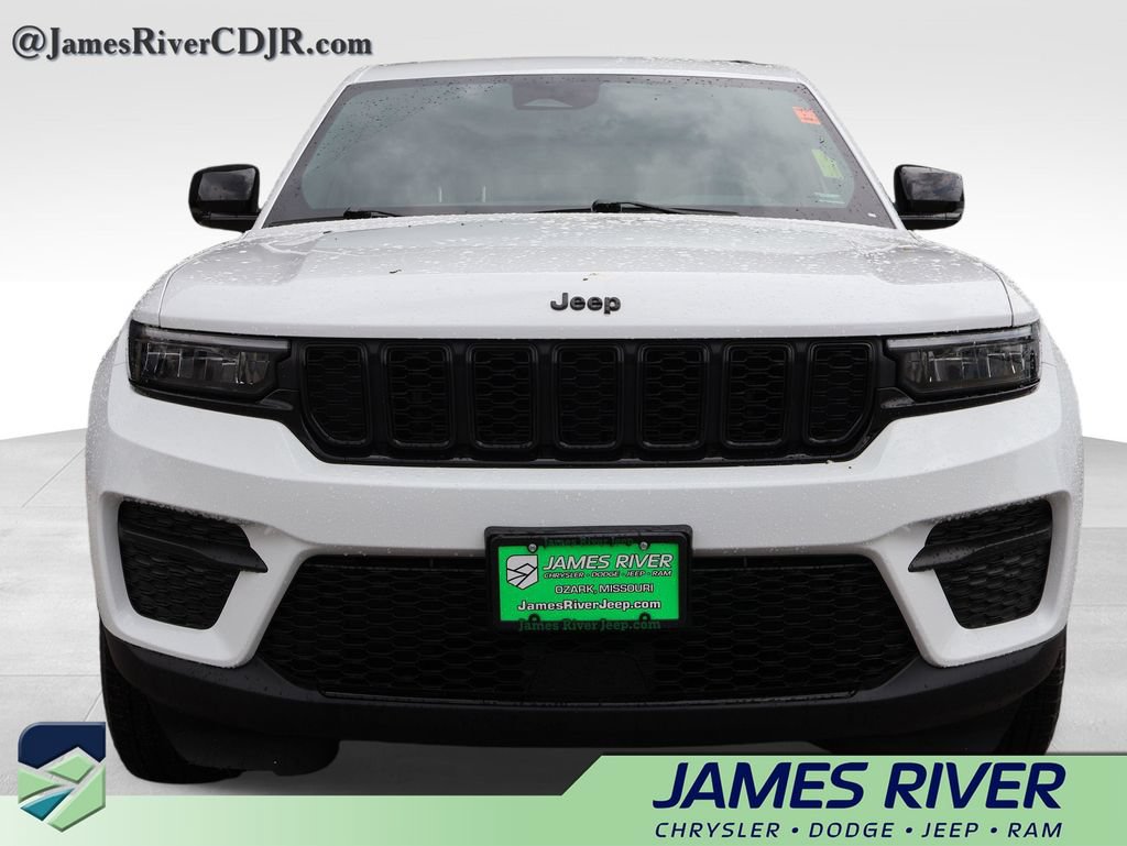 Used 2025 Jeep Grand Cherokee Altitude AWD/4WD image 7
