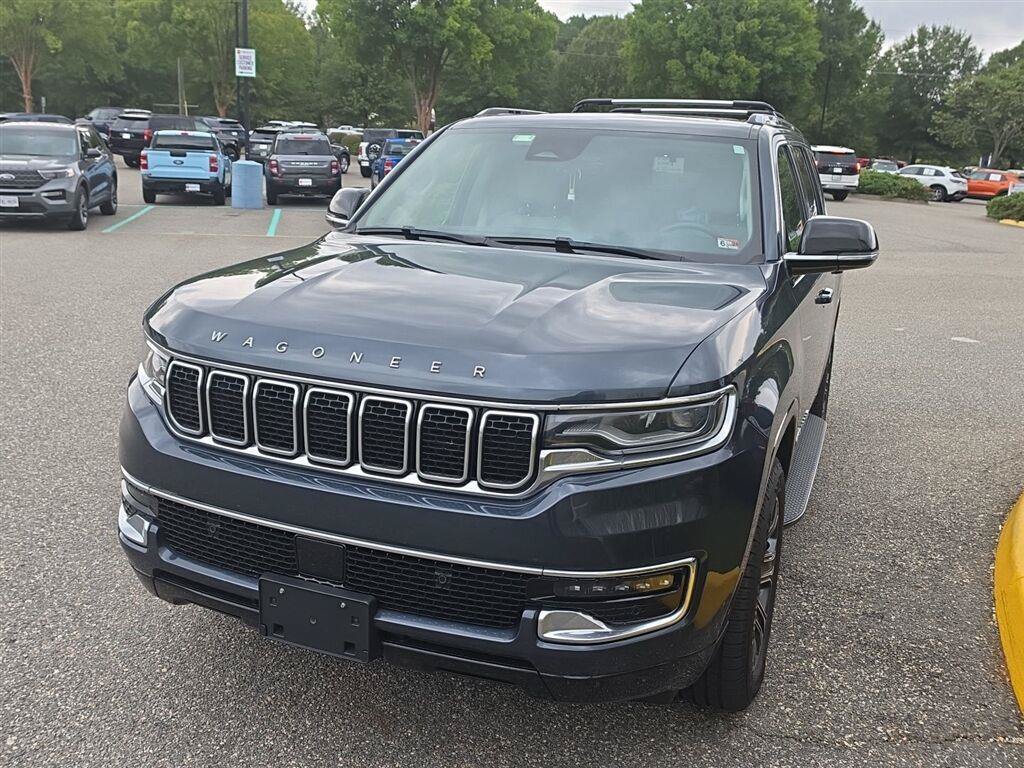 Used 2023 Jeep Wagoneer 4WD w/ Premium Group I image 2