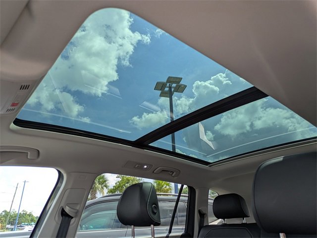 Certified 2024 Volkswagen Tiguan SE image 19