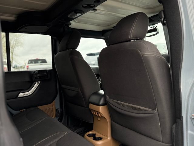 Used 2015 Jeep Wrangler Unlimited Sahara w/ Dual Top Group AWD/4WD image 18