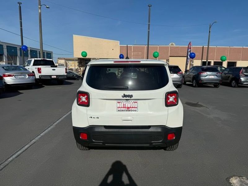 Used 2023 Jeep Renegade Latitude AWD/4WD image 4