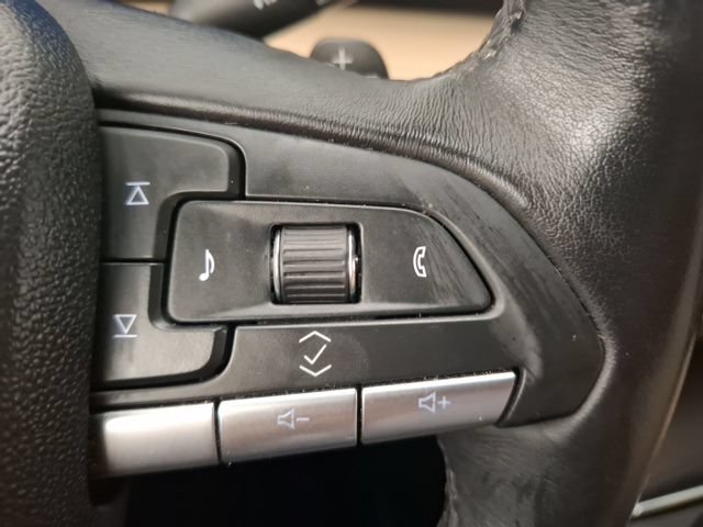 Used 2025 Cadillac XT4 Premium Luxury FWD image 23