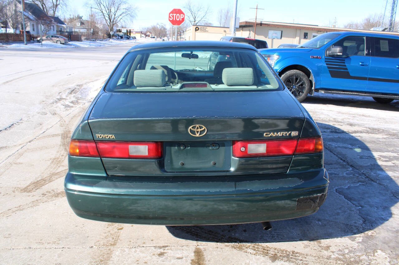 Used 1999 Toyota Camry LE image 4