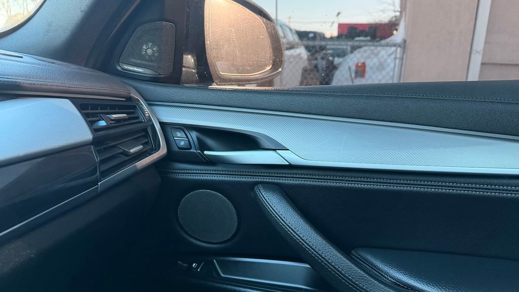 Used 2018 BMW X6 sDrive35i w/ M Sport Package image 18