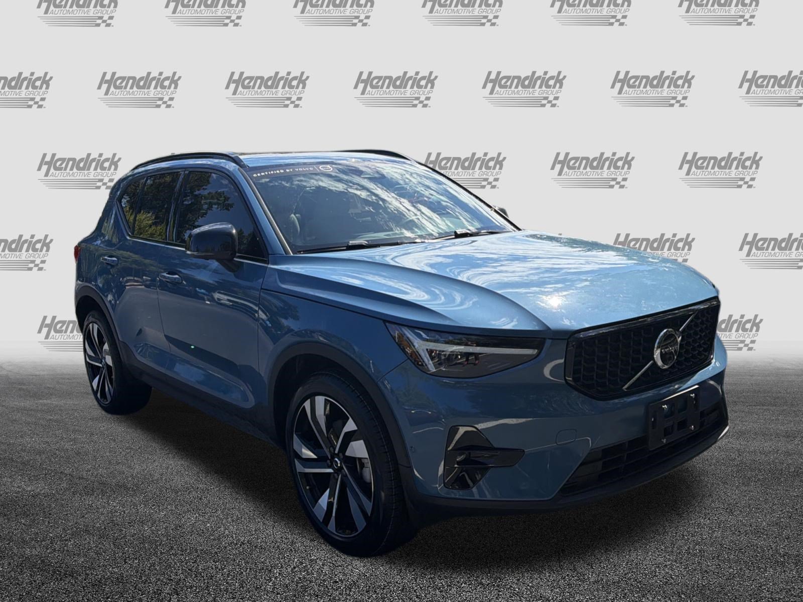 Certified 2024 Volvo XC40 B5 Ultimate w/ Protection Package Premier AWD/4WD image 2