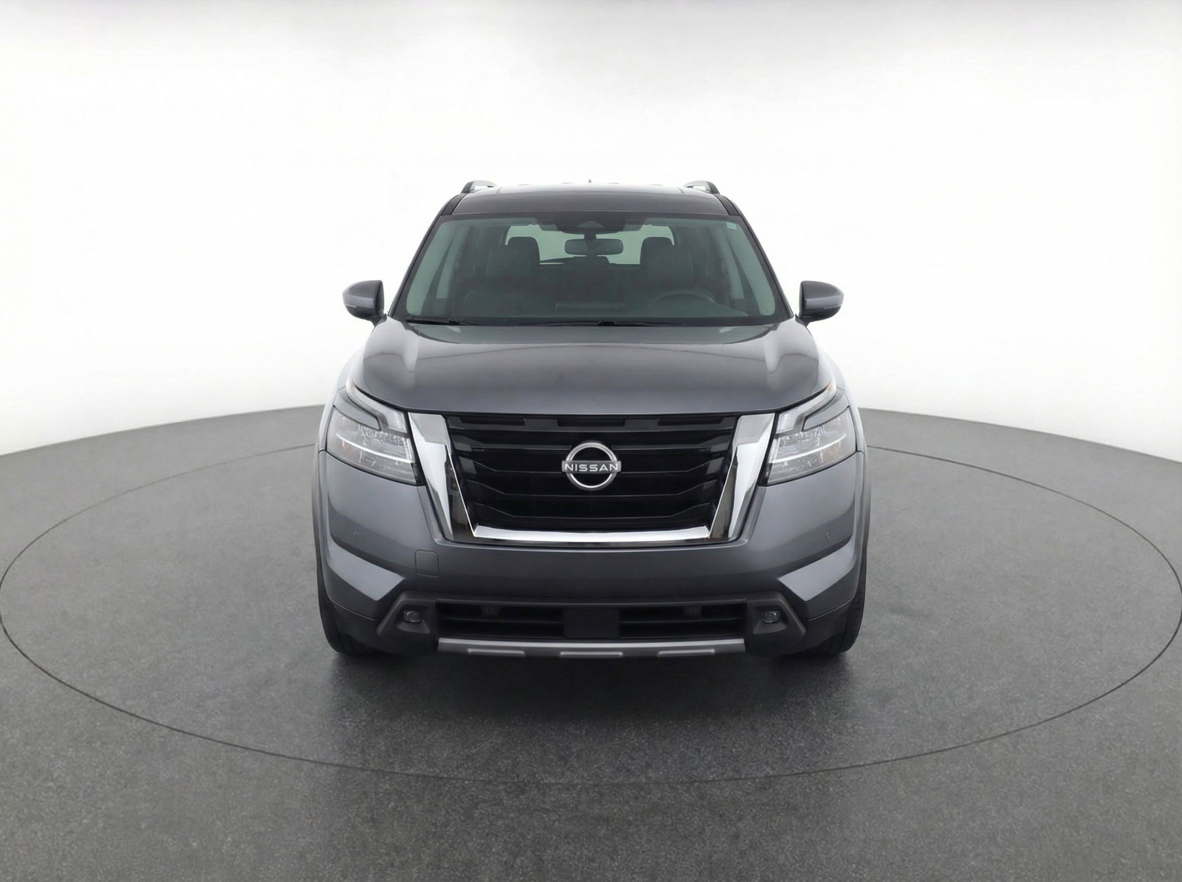 Used 2024 Nissan Pathfinder SV image 2