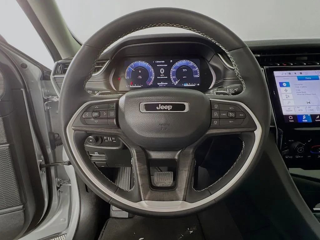 Used 2023 Jeep Grand Cherokee Limited AWD/4WD image 12