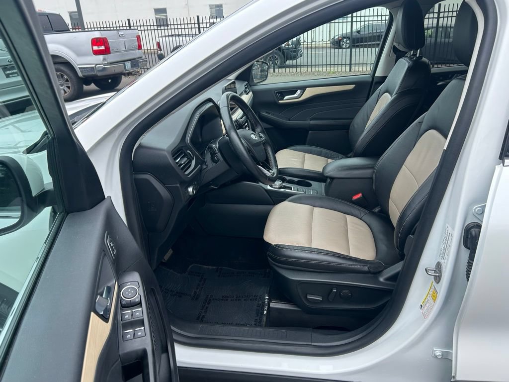 Used 2022 Ford Escape Titanium w/ Titanium Elite Package AWD/4WD image 13