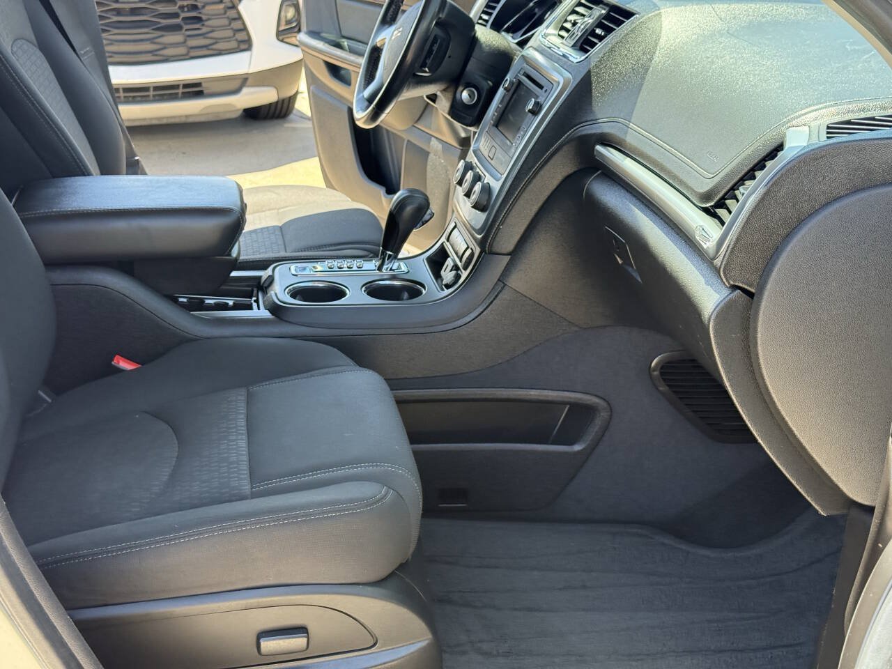 Used 2015 GMC Acadia SLE FWD image 11